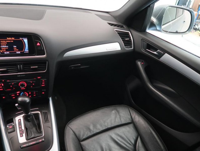 Audi Q5  2.0 TDI basis