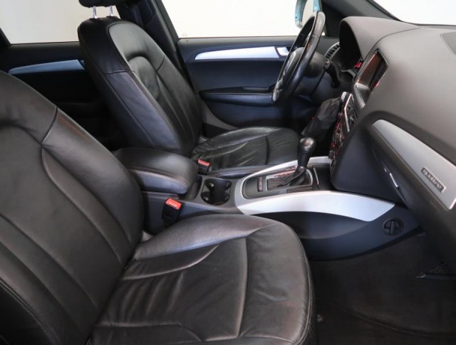 Audi Q5  2.0 TDI basis