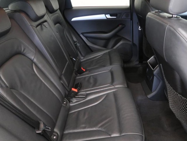 Audi Q5  2.0 TDI basis