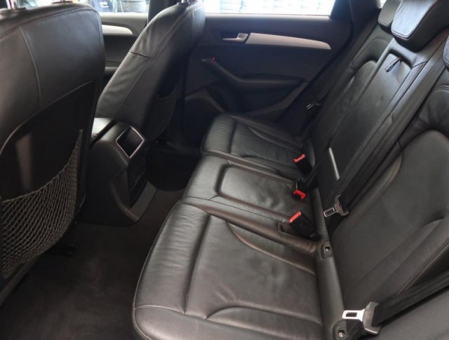 Audi Q5  2.0 TDI basis