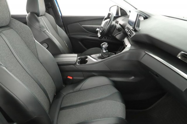 Peugeot 3008  1.5 BlueHDi 