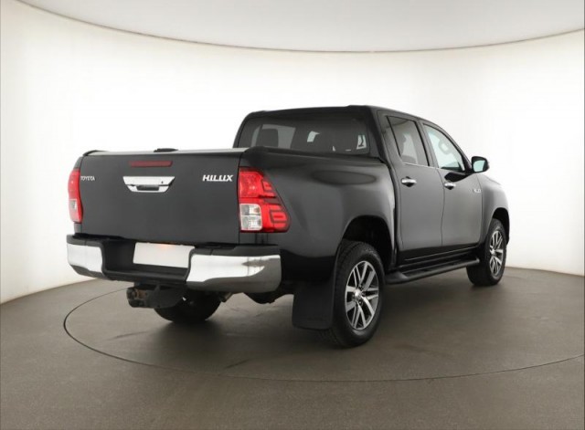 Toyota Hilux  2.4 D-4D Country