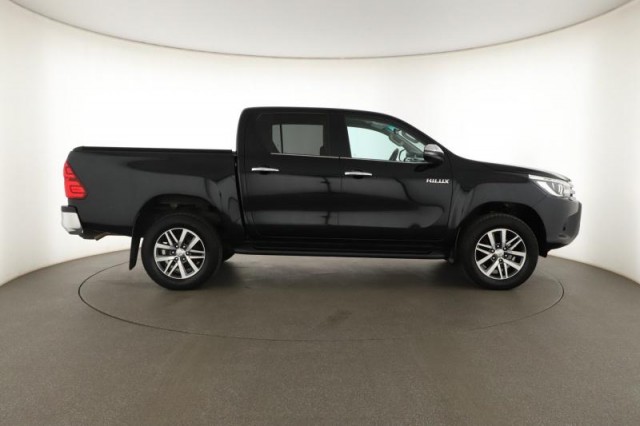 Toyota Hilux  2.4 D-4D Country