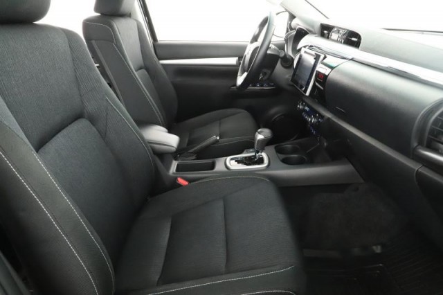 Toyota Hilux  2.4 D-4D Country