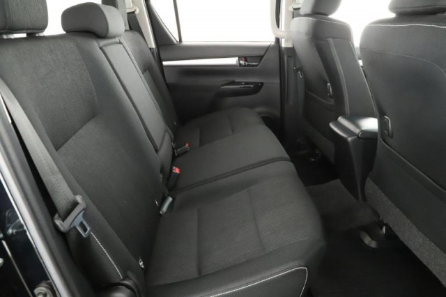 Toyota Hilux  2.4 D-4D Country