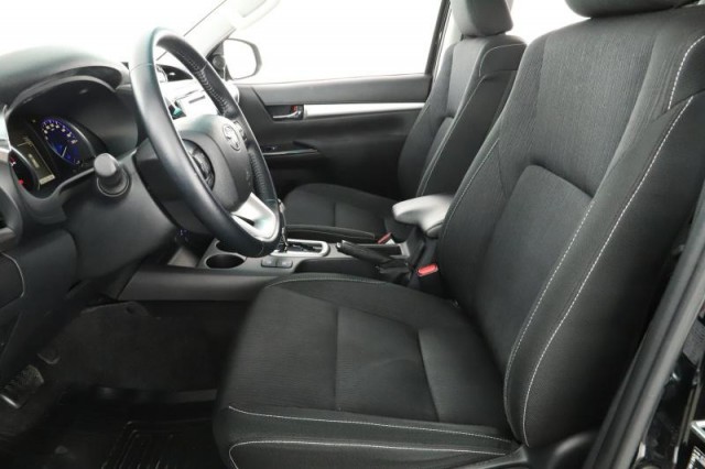 Toyota Hilux  2.4 D-4D Country