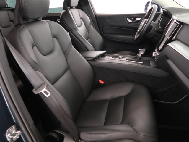 Volvo XC60  B5 AWD Summum