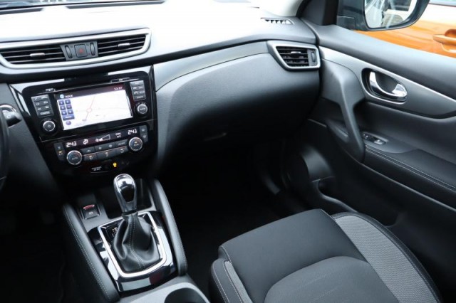 Nissan Qashqai  1.2 DIG-T N-Connecta