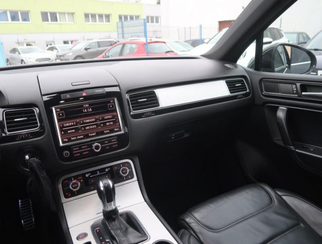 Volkswagen Touareg  3.0 TDI Business