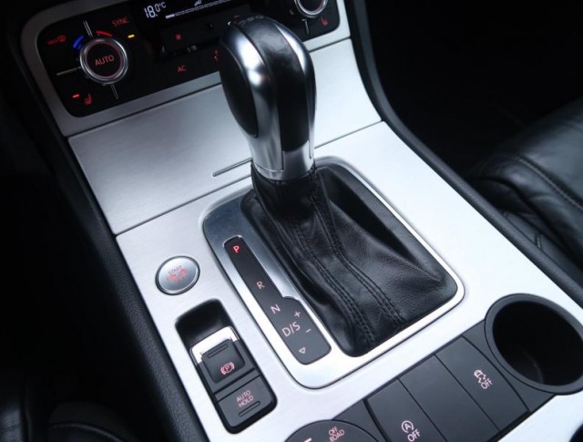 Volkswagen Touareg  3.0 TDI Business