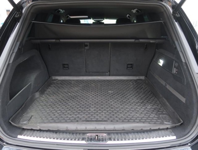 Volkswagen Touareg  3.0 TDI Business