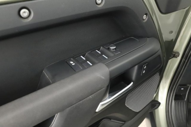 Land Rover Defender  D200 AWD 