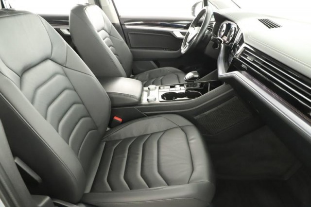 Volkswagen Touareg  3.0 TDI R-Line