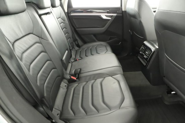Volkswagen Touareg  3.0 TDI R-Line