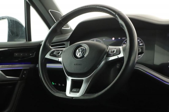 Volkswagen Touareg  3.0 TDI R-Line