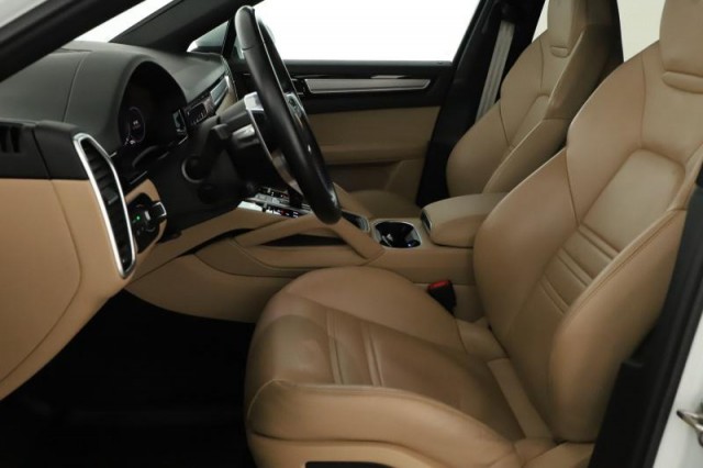 Porsche Cayenne  V6 
