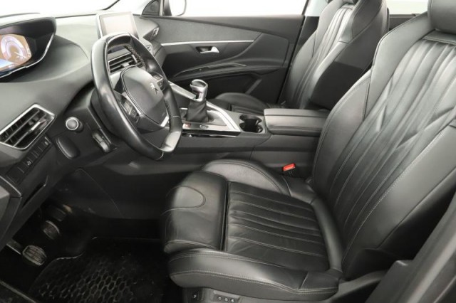 Peugeot 5008  1.5 BlueHDi 