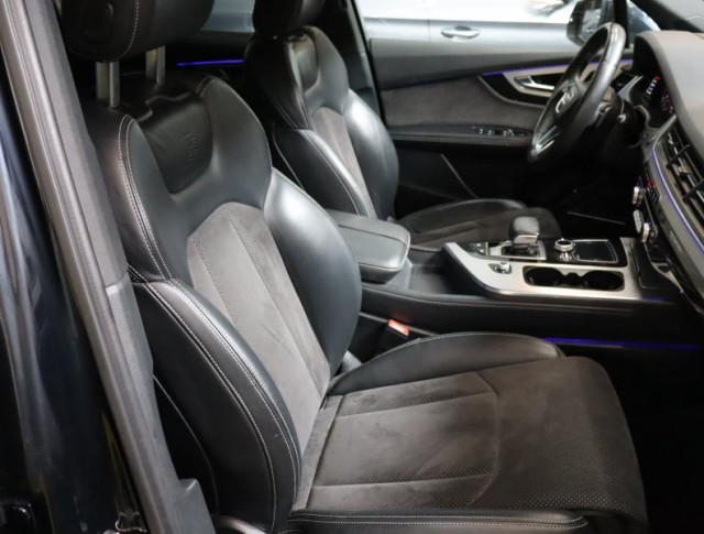 Audi Q7  3.0 TDI 