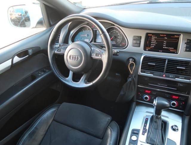 Audi Q7  3.0 TDI S-Line