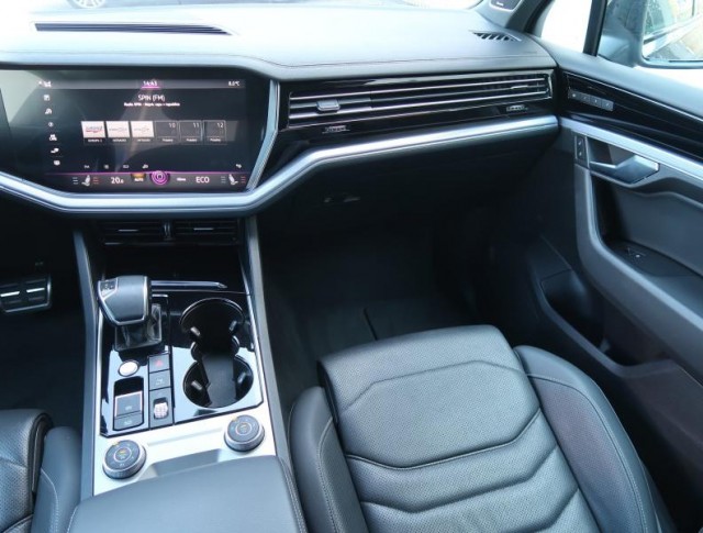 Volkswagen Touareg  3.0 TDI R-Line