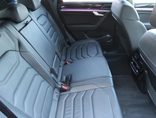 Volkswagen Touareg  3.0 TDI R-Line