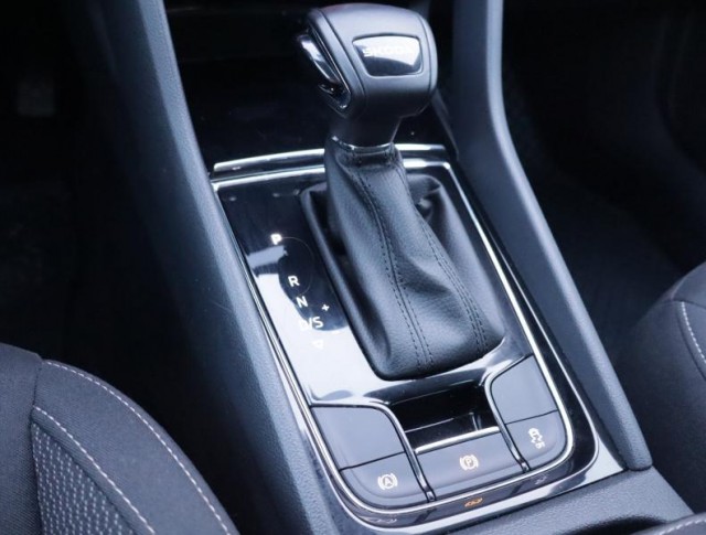 Škoda Karoq  1.5 TSI Fresh