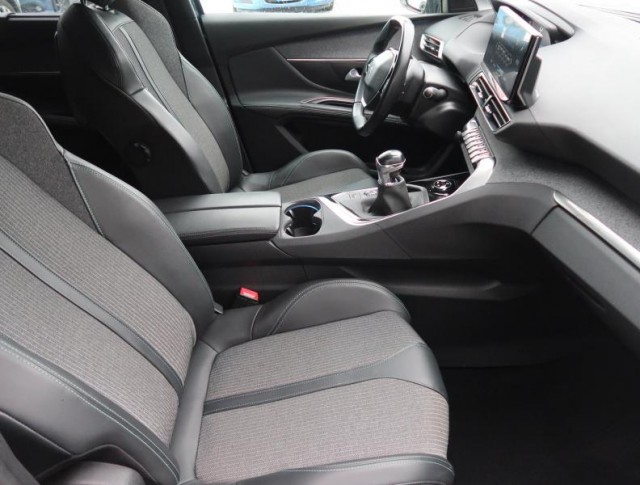 Peugeot 5008  1.5 BlueHDi 