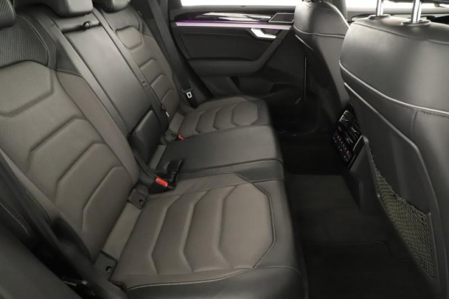 Volkswagen Touareg  3.0 TDI R-Line