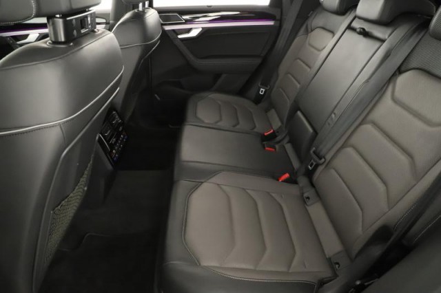 Volkswagen Touareg  3.0 TDI R-Line