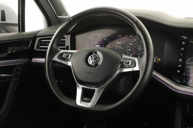 Volkswagen Touareg  3.0 TDI R-Line