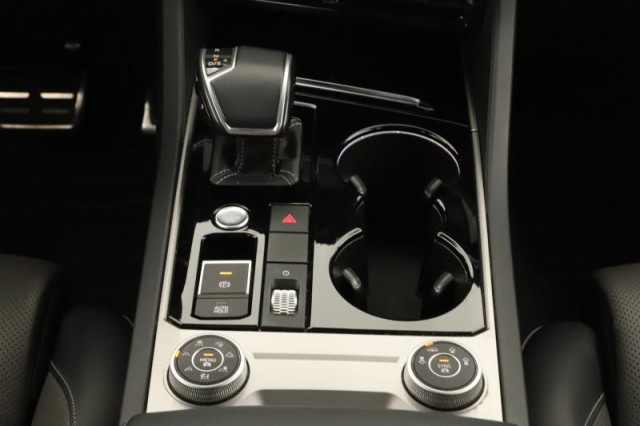 Volkswagen Touareg  3.0 TDI R-Line