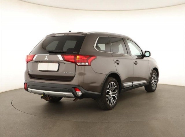 Mitsubishi Outlander  2.2 DI-D 