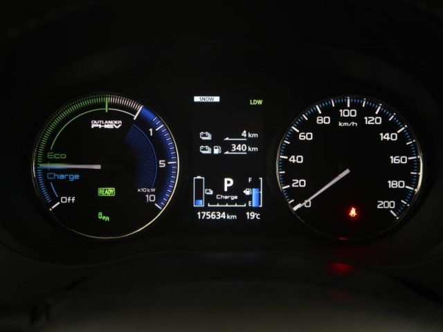 Mitsubishi Outlander  2.4 PHEV 