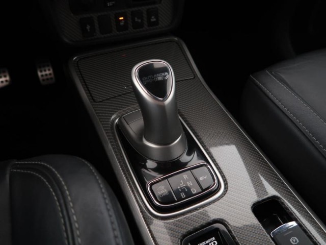 Mitsubishi Outlander  2.4 PHEV 