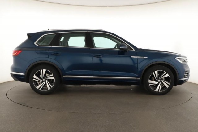 Volkswagen Touareg  3.0 TDI 