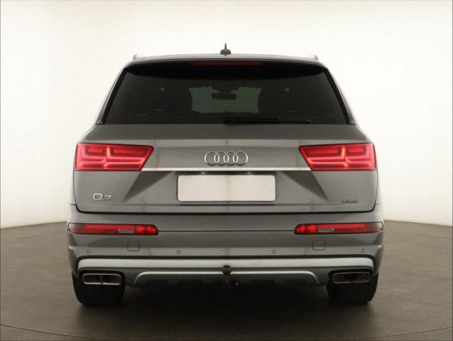 Audi Q7  3.0 TDI S-Line
