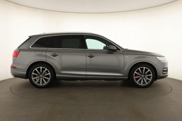 Audi Q7  3.0 TDI S-Line
