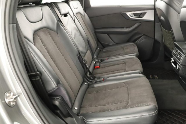 Audi Q7  3.0 TDI S-Line