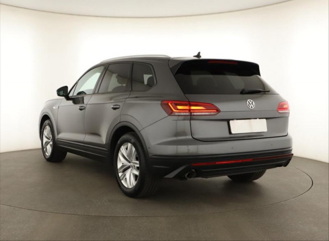Volkswagen Touareg  3.0 TDI 
