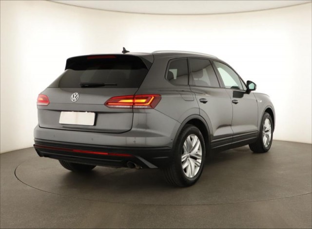 Volkswagen Touareg  3.0 TDI 