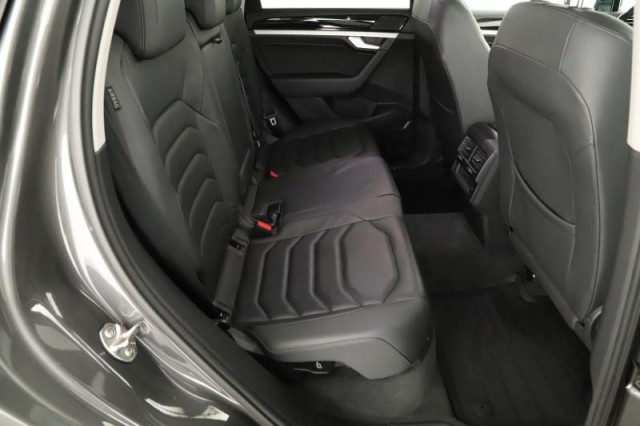 Volkswagen Touareg  3.0 TDI 