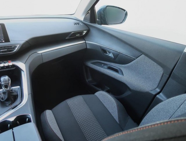 Peugeot 5008  1.5 BlueHDi 