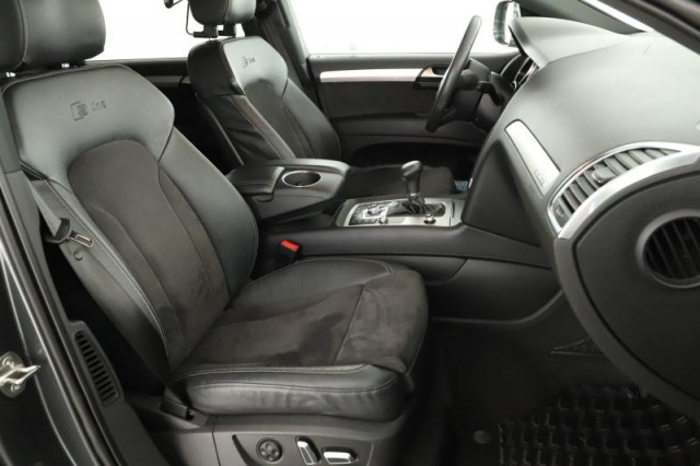Audi Q7  3.0 TDI 