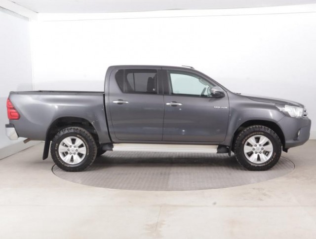 Toyota Hilux  2.4 D-4D Active
