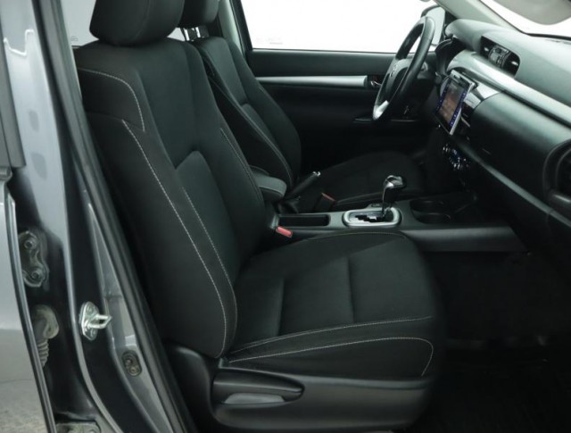 Toyota Hilux  2.4 D-4D Active