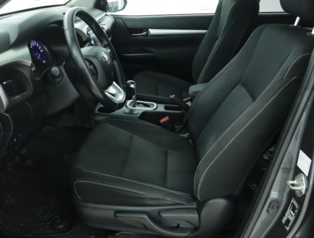 Toyota Hilux  2.4 D-4D Active