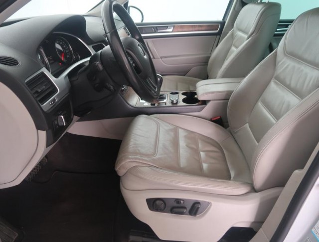Volkswagen Touareg  3.0 TDI 