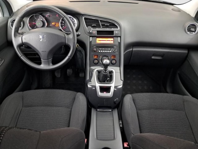 Peugeot 5008  1.6 HDi 
