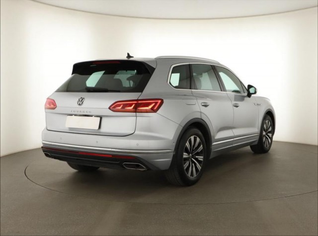 Volkswagen Touareg  3.0 TDI 