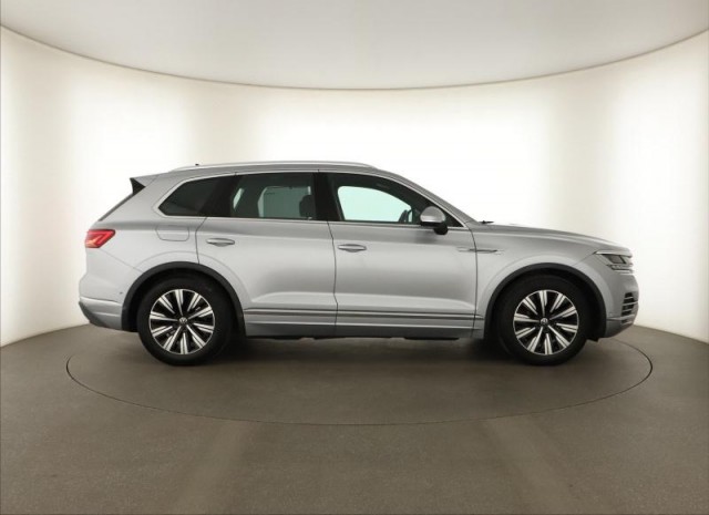 Volkswagen Touareg  3.0 TDI 